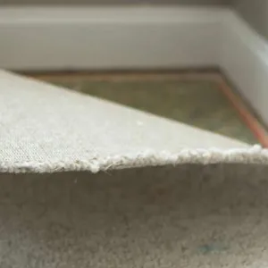 Демонтаж старого коврового покрытия