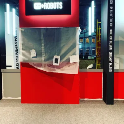 Автосалон Tesla в Москве